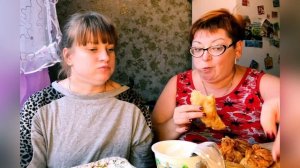 Едим дома,едим вкусно ,едим вместе💕/Аня,Вика ,я и чебуреки👍@Дочка -Мамы Наташи/Мукбанг