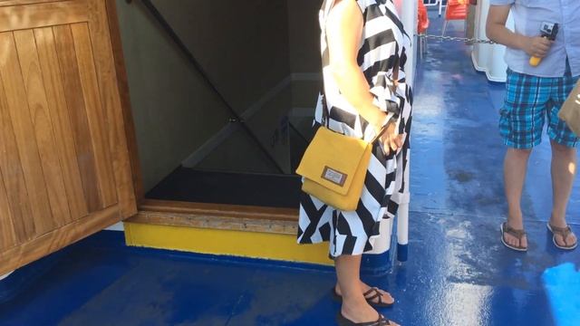 Паром Blue Star из Афин на о.Эгина. Blue Star ferry from Athenes to Aegina смотреть онлайн