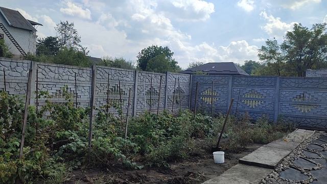 Вирвала томати. Ще зібрала малини. Життя на пенсії у мі смотреть онлайн