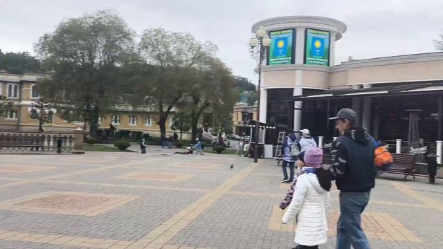 Кисловодск. Нижний Парк. Набережная Ольховки. ТЦ на Курортном Бульваре. Второй день путешествия. смотреть онлайн