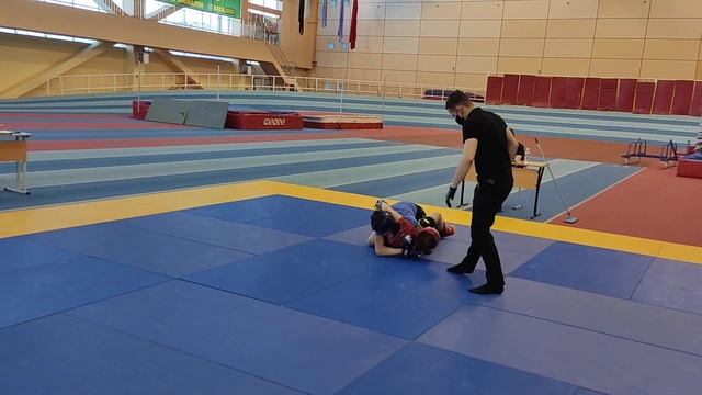 Областной новогодний турнир по ММА.. 2 бой Рустама.. смотреть онлайн