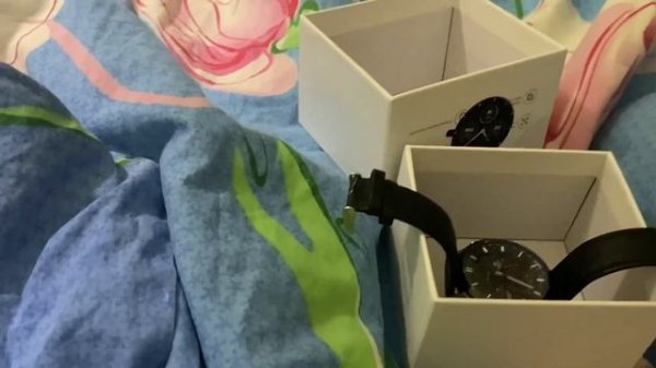 Мужские часы и наушники с CASE GURU.