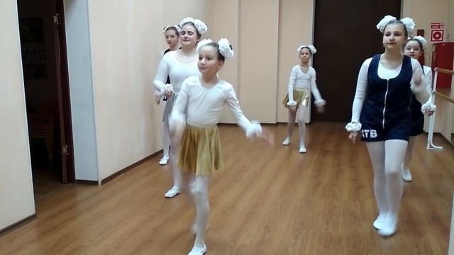 С Праздником, дорогие мамы и бабушки! смотреть онлайн