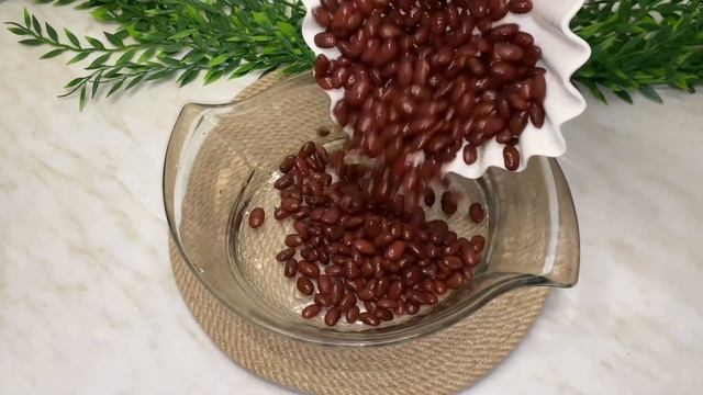 Салат с домашними сухариками и фасолью! Очень вкусный! смотреть онлайн