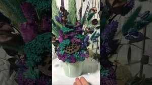 Яркий букет из сухоцветов и стабилизированных цветов