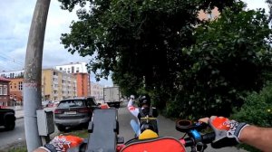 Как правильно ездить на стоячих электросамокатах.