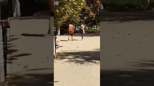 Кизилтепа паркида жанжан 1 та кутокни устига 1 та киз у?