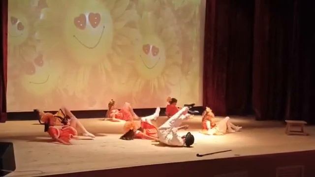 Студия танца Талисман ,"Дефиле Лисичек" смотреть онлайн