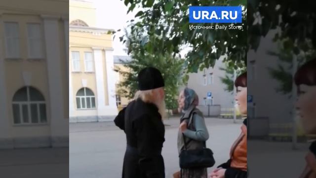 Батюшка наводит порядок в Омске по христианским понятиям смотреть онлайн
