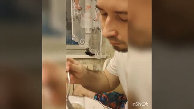 Котя хочет сосиску. Музыка из Клона. Приколы с котиками. смотреть онлайн
