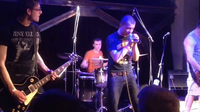 Петля Пристрастия - Небо-молот (live in @clubPlace SPb) смотреть онлайн