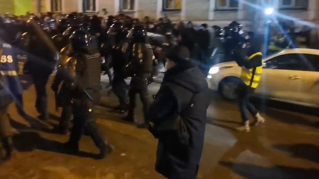 По ошибке задержали сотрудника центра Э, кодовое слово "Брянск север" смотреть онлайн