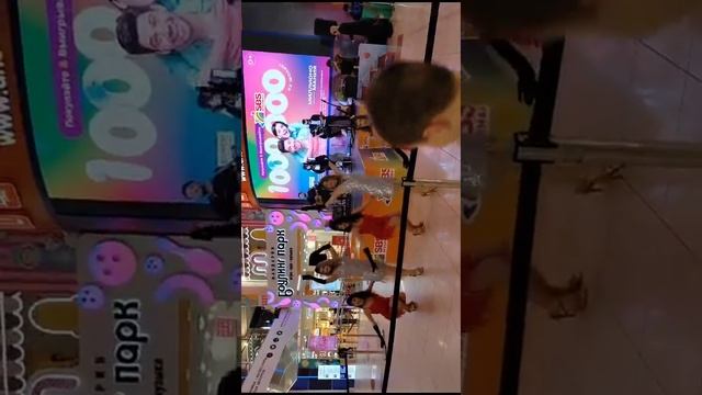 И снова я на розыгрыше в СБС Мегамолл в Краснодаре.Шоу-балет. смотреть онлайн