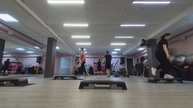СТЕП АЭРОБИКА ЦЕЛАЯ ТРЕНИРОВКА / STEP AEROBICS смотреть онлайн