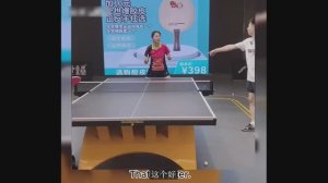 2 Китайских теннисиста Чжан Цзикэ и Фан Бо учат девушку как правильно освободить силу удара!