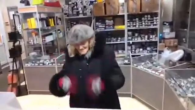 Бабка поёт и танцует под буратино😂😂😂😂 ржака😆😆 смотреть онлайн