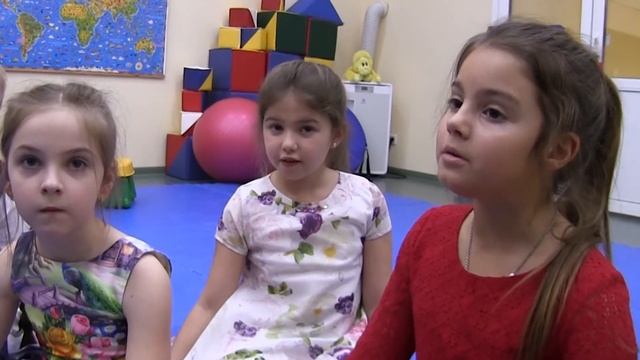 Театральная студия Международной Английской школы поздравляет мам с Днем Матери.