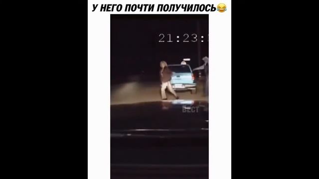 В Америке женщина полицейский проверяет на трезвость мужчину)) смотреть онлайн