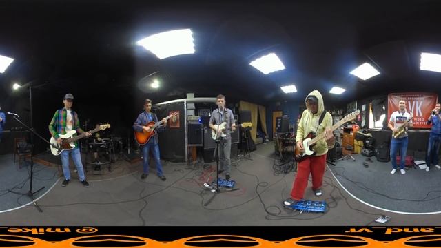 Паприка - Город (360°/3D) смотреть онлайн