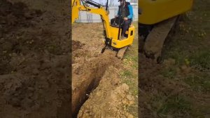 Наш мини экскаватор в работе 🔥🔥🔥