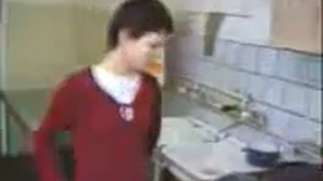 жестокий прикол в общаге над людьми, смотреть всем:DDD смотреть онлайн