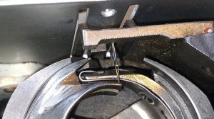 Ремонт швейной машинки Подольск 142. Очень неприятный заводской брак.