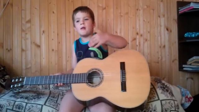 6-летний ребенок играет на гитаре!-прикол (и фальшивый o_0) смотреть онлайн