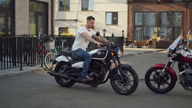 Обзор и сравнение Royal Enfield Super Meteor 650 и Shotgun 650.