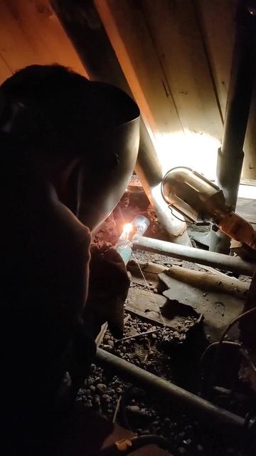 Будни сварщика.Сварка сгона через операцию. смотреть онлайн