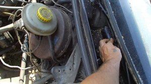 Как снять механизм стеклоочистителя AUDI B3. Очень корот?