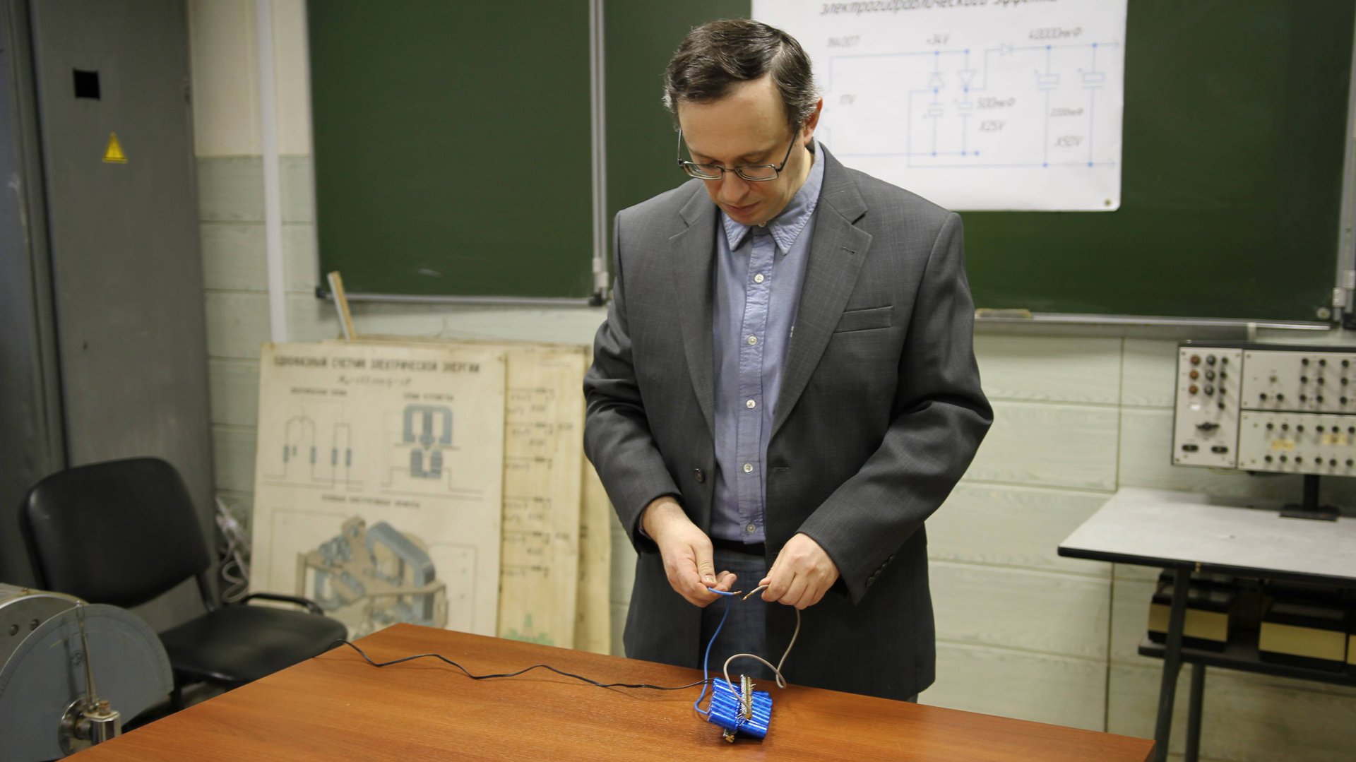 Электрогидравлический  эффект