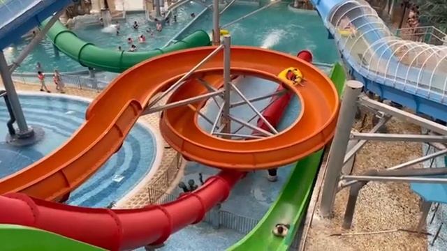 В аквапарке Питер Ленд. смотреть онлайн