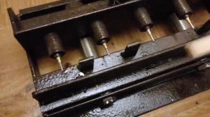 Дырокол для пчело рамок с забиванием втулок .