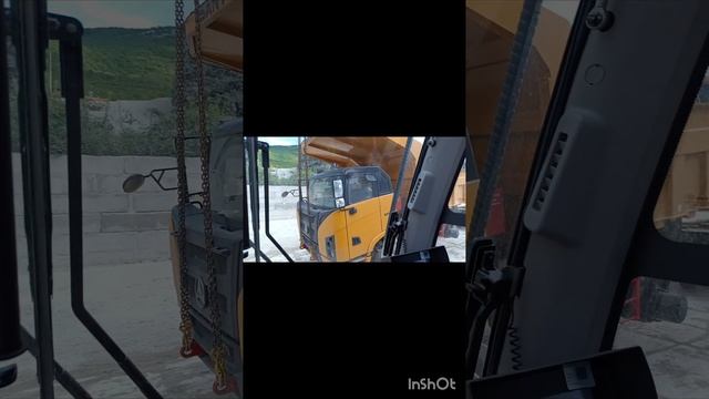 разгрузка карьерного самосвала Sany Skt 105s автокраном SANY