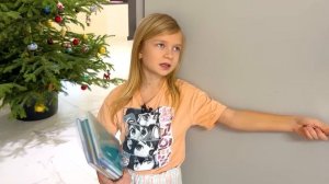 СОФИЯ И НИКА РЕЖУТ АНТИСТРЕССЫ. ЧТО ВНУТРИ Ч.2