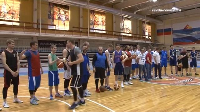 Сезон без поражений. Баскетбольная команда "Трон" завоевала первое место в Ревде смотреть онлайн