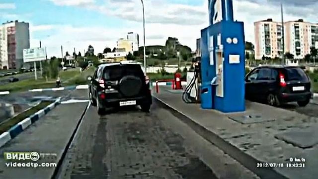 девушка на заправке!!! смотреть онлайн