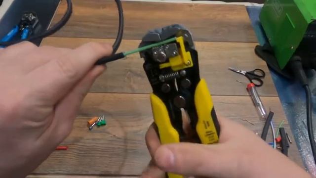 Соединение проводов в распредкоробке.Монтаж распределительной коробки. смотреть онлайн