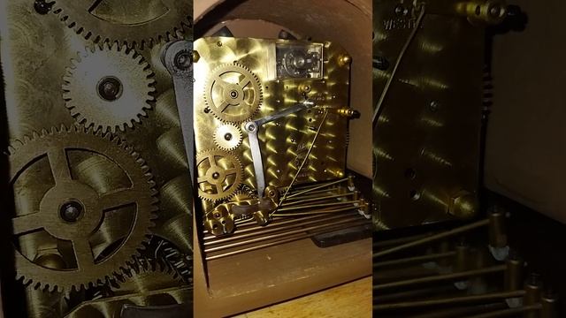 Работа механизма редких четвертных часов с тремя мело