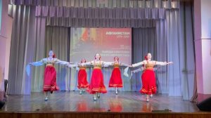 Плясовая  "Пошли девицы по малинку"