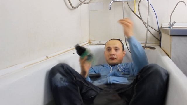В ванную в одежде смотреть онлайн