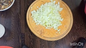 Тушеная картошка с мясом и сушеными грибами😋Мои мале