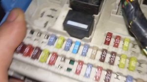 Не гаснет экран щитка приборов. Фокус 2, 1.6 100 коней. Реш?