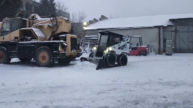 Тест минипогрузчика Unc унс 060