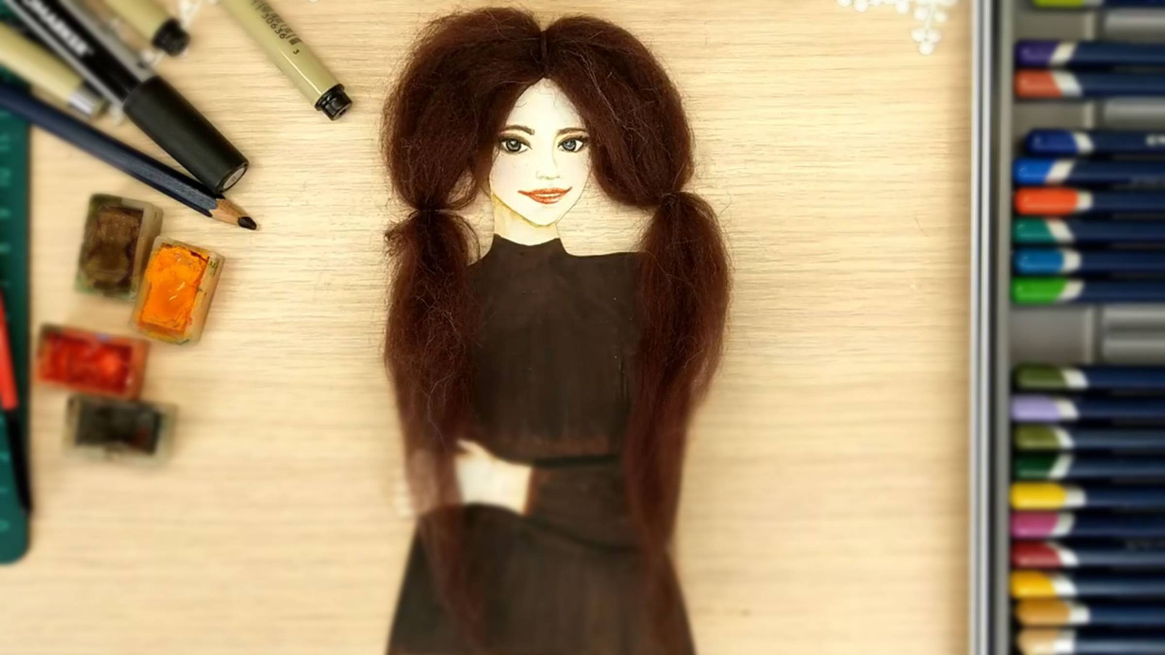 Делаю главную героиню для авторской открытки💕 Девушка-выпускница из картона и шерсти для валяния смотреть онлайн