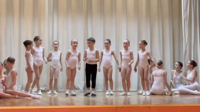 Маленькая балерина Эмилия смотреть онлайн