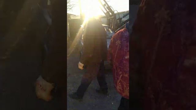 #москвич2141#грузим москвич#трактор#прикол# смотреть онлайн