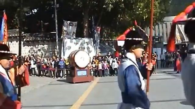 Смена королевского караула в Сеуле Южная Корея. смотреть онлайн