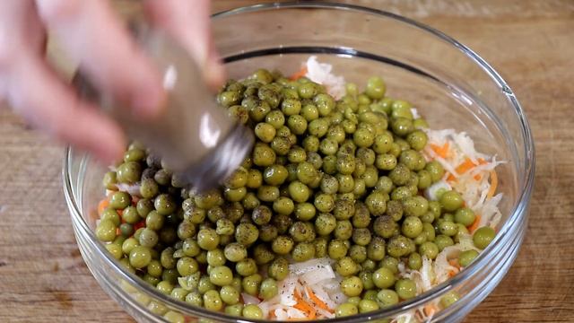 УДИВИЛ РОДНЫХ салатом из обычной КВАШЕНОЙ капусты: по