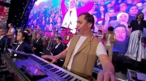 Yulduz Usmonova - Qizil Olma Jonli ijro 2024  Юлдуз Усманова - Кизил олма Ж?